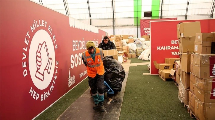 Depremlerin merkez üssü Kahramanmaraş'ta Beyoğlu Belediyesinin yardımları sürüyor