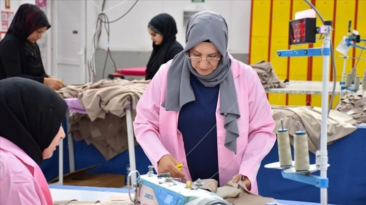 Depremzedeler Aksaray'da başladıkları iş hayatıyla zorlu günlerden uzaklaşmaya çalışıyor