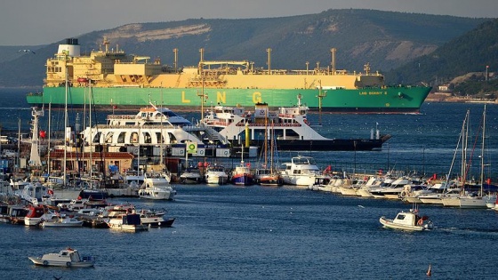 Dev tanker Çanakkale Boğazı'nı kapattı