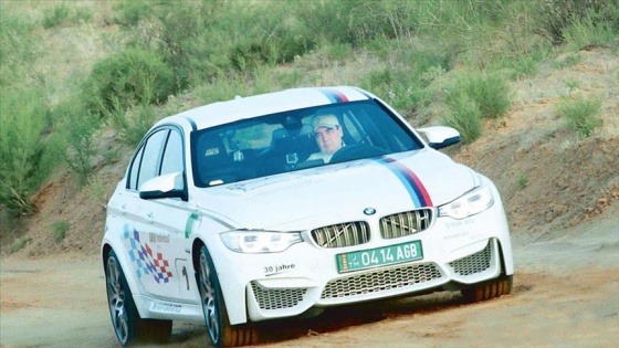 Devlet Başkanı Berdimuhamedov, ralli pilotu oldu