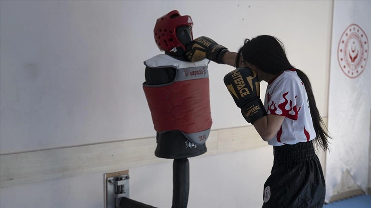 Devlet korumasındaki Sude'nin hedefi Wushu'da Avrupa şampiyonluğu