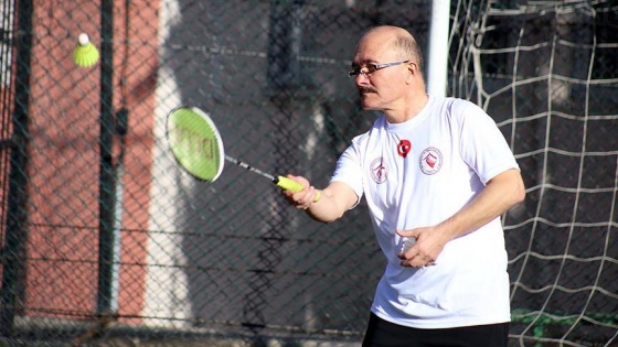 Devlete olan borcunu kazandığı madalyalarla ödüyor