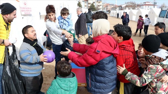 Devlete vefa borcunu ödemek için deprem bölgesine koştu