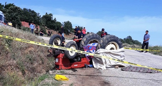 Devrilen traktörünün altında kalarak hayatını kaybetti