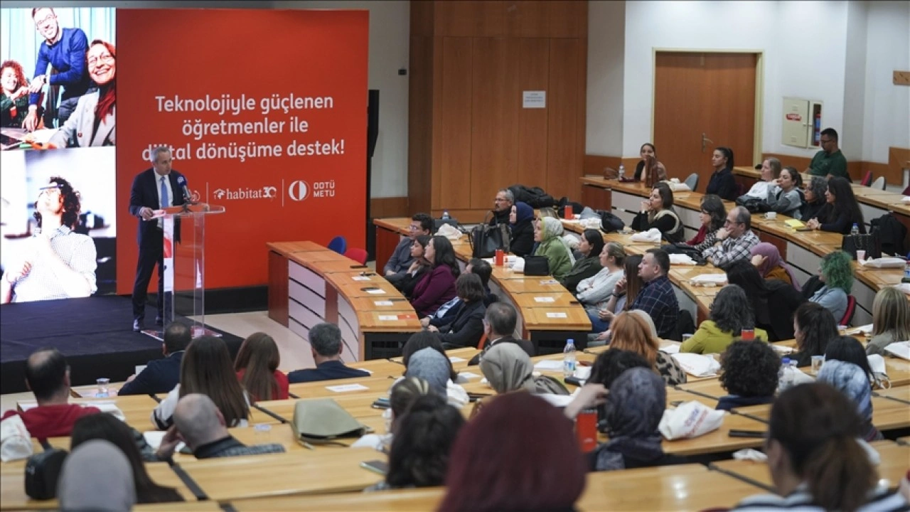 "Dijital Öğretmenler" projesinde eğitim alan öğretmenler bir araya geldi