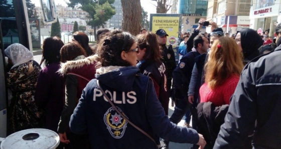 Dilek Öcalan’ın da katıldığı izinsiz gösteriye polis müdahalesi