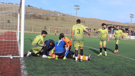 Dili boğazına kaçan kaleci hastanelik oldu