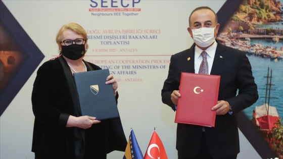Dışişleri Bakanı Çavuşoğlu, Boşnak mevkidaşı Turkovic ile protokol imzaladı