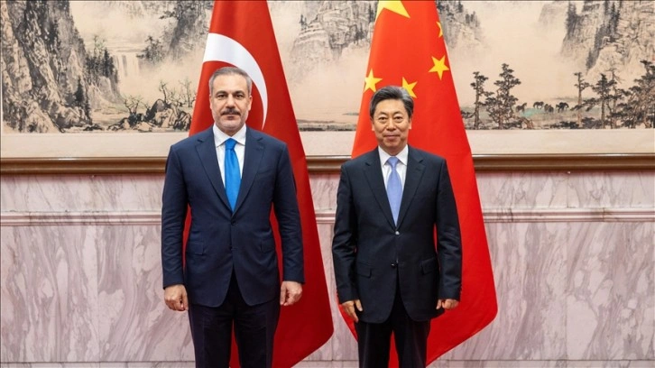 Dışişleri Bakanı Fidan, Çin'de "Değişen Dünya Düzeninde Türkiye-Çin İlişkileri"ni anl