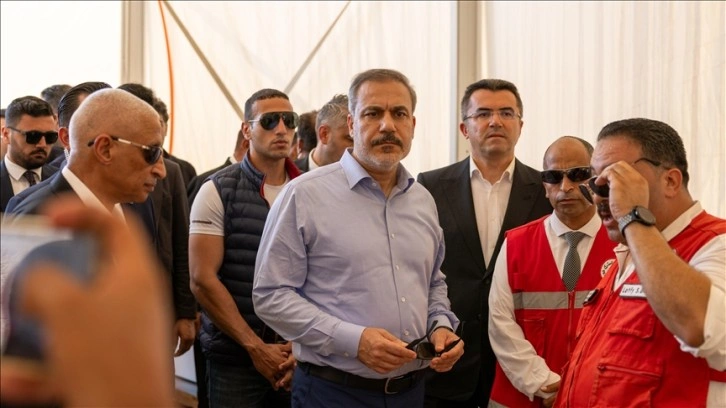 Dışişleri Bakanı Fidan, El-Ariş'te AFAD ve Türk Kızılay çalışanlarıyla görüştü