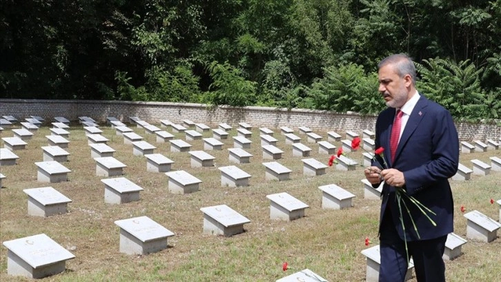 Dışişleri Bakanı Fidan, Macaristan'da Galiçya Türk Şehitliği'ni ziyaret etti