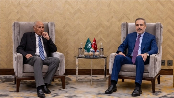 Dışişleri Bakanı Fidan, Mısır'da Arap Birliği Genel Sekreteri Ebu Gayt ile görüştü