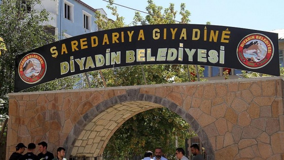 Diyadin Belediyesinin Kürtçe tabelası tekrar asıldı