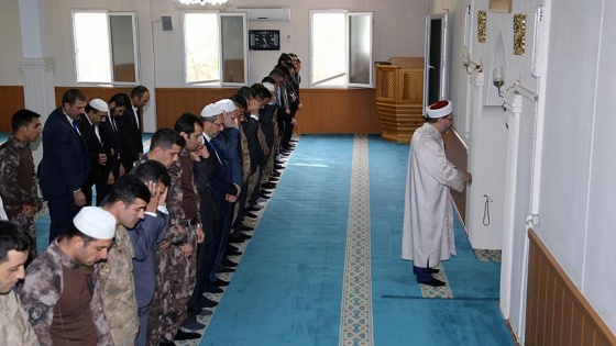 Diyanet İşleri Başkanı Erbaş, JÖH ve PÖH'lerle namaz kıldı