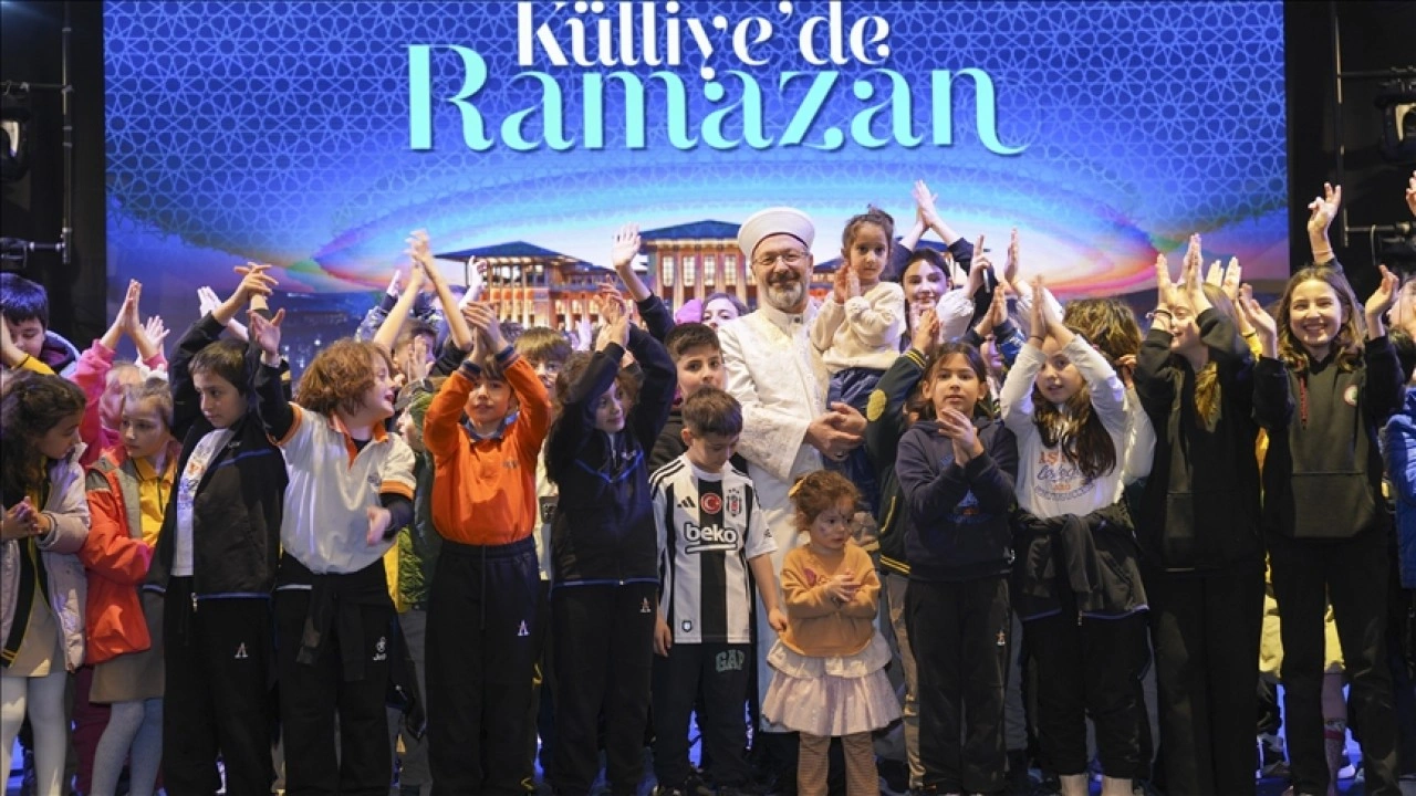 Diyanet İşleri Başkanı Erbaş 'Külliye'de Ramazan' kapsamındaki atölyeleri ziyaret etti