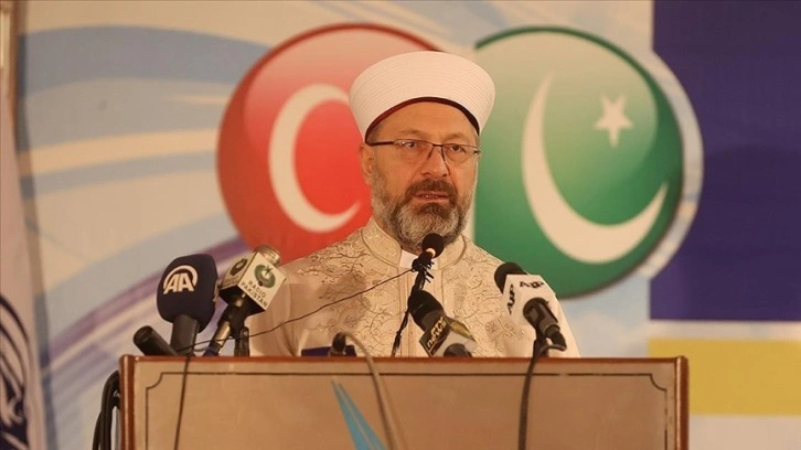 Diyanet İşleri Başkanı Erbaş, Pakistan'da camiye yönelik bombalı saldırıyı telin etti