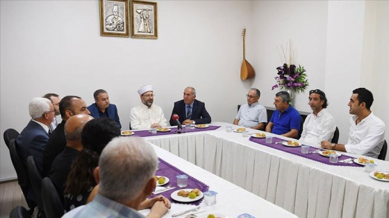 Diyanet İşleri Başkanı Erbaş'tan Mersin Cemevi'ne ziyaret