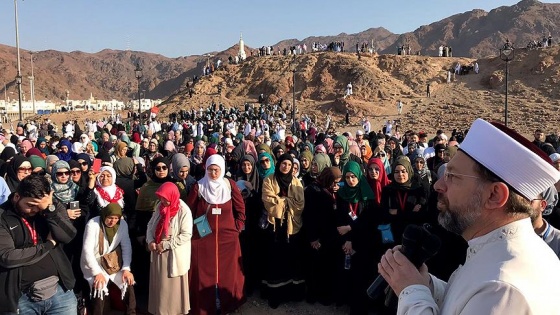 Diyanet İşleri Başkanı Erbaş, Uhud’da gençlerle buluştu