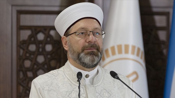 Diyanet İşleri Başkanı Erbaş: Yarın İstanbul'da Fatih Camisi'nde cuma namazını kılacağız