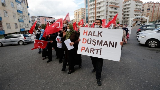 Diyarbakır anneleri &#039;HDP kapanacak analar kazanacak&#039; sloganıyla yürüyüş yaptı