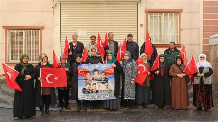 Diyarbakır anneleri, terör örgütü PKK tarafından Gara'da şehit edilenleri andı