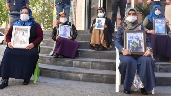 Diyarbakır annelerinden Ay: Oğlum gel adalete teslim ol