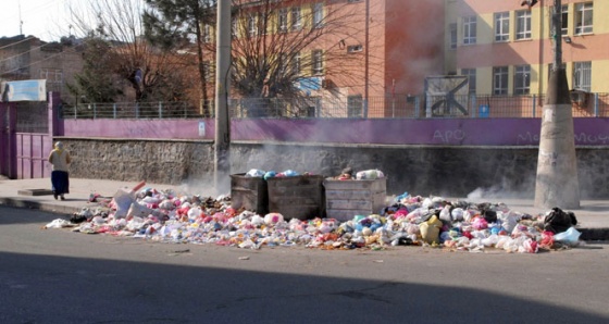 Diyarbakır ‘çöp’ kente büründü