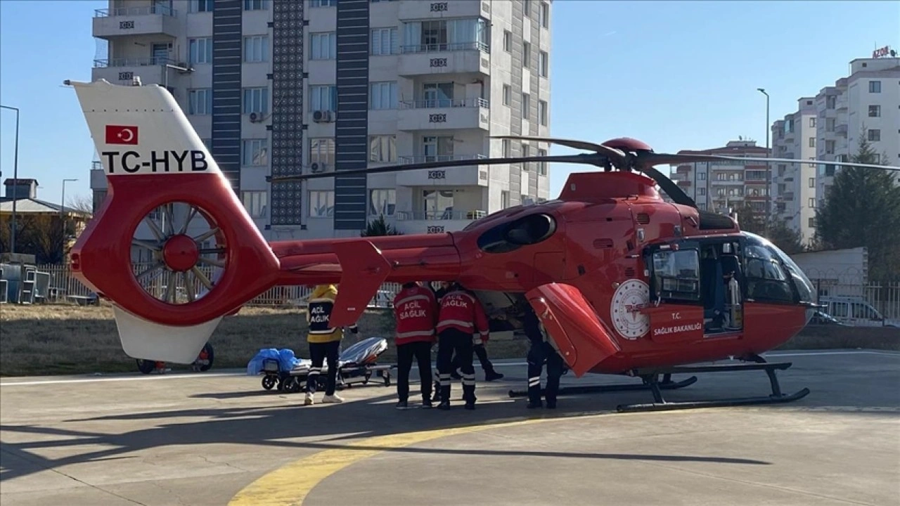 Diyarbakır'da ambulans helikopter lösemi hastası için havalandı