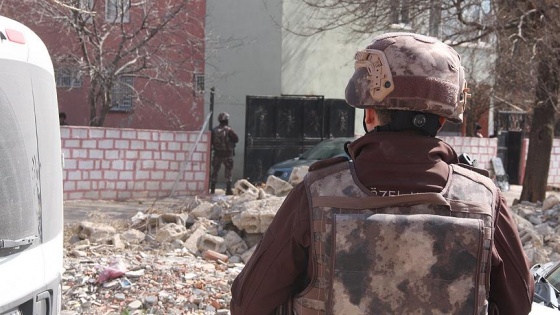 Diyarbakır'da bombalı saldırıda kullanılacak 4 araç ele geçirildi