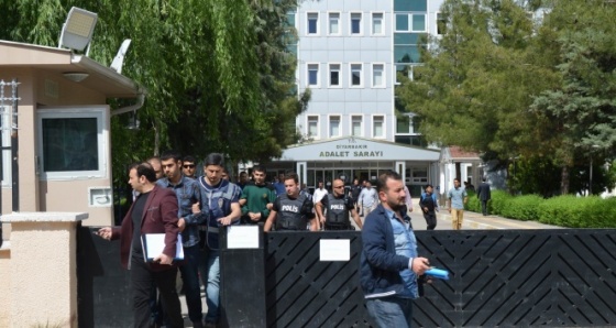 Diyarbakır'da silahlı soygundan aranan 2 kişi yakalandı