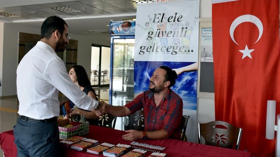 Diyarbakır'da üniversite öğrencileri teröre karşı bilgilendiriliyor