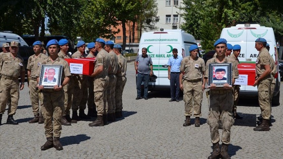 Diyarbakır'daki terör saldırısının sivil şehitleri son yolculuklarına uğurlanıyor