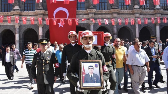 Diyarbakır şehidini uğurladı