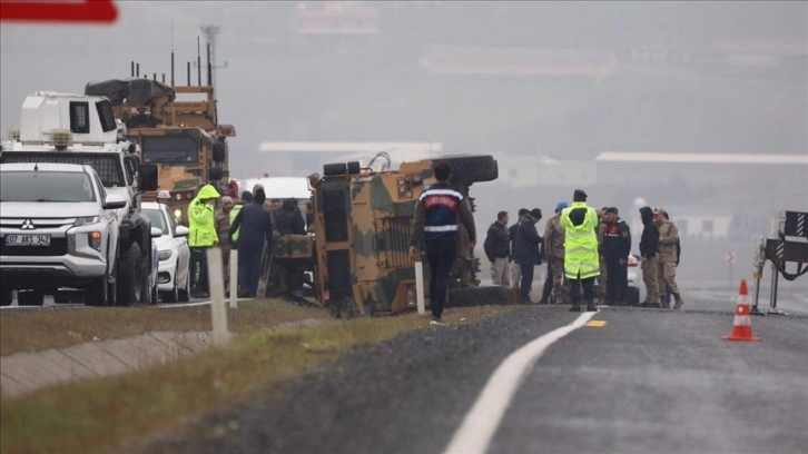 Diyarbakır'da askeri araç devrildi, 6 asker yaralandı