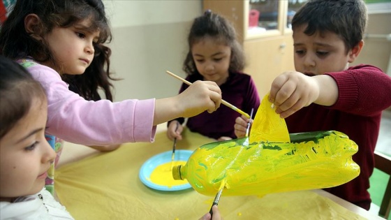 'Doğa dostu' minikler kendi oyuncaklarını yapıyor