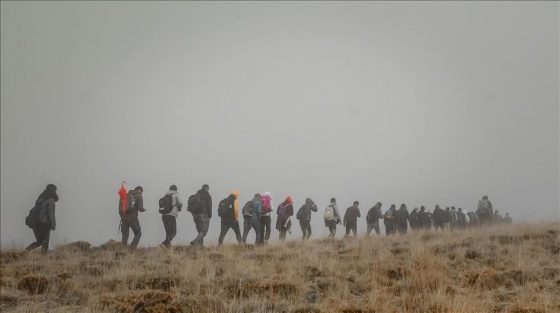 Doğaseverler 'yeryüzü cenneti Nemrut'a tırmandı