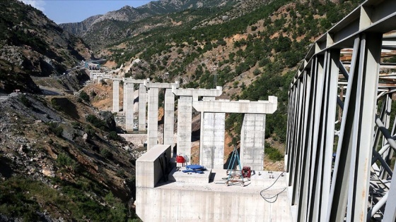 Doğu Anadolu Bölgesi'nin en uzun viyadüğünde çalışmalar sürüyor