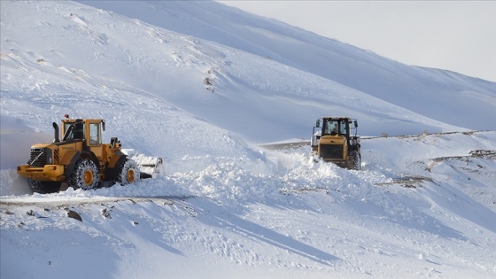 Doğu'daki 5 ilde 383 yerleşim birimi yolu ulaşıma kapandı