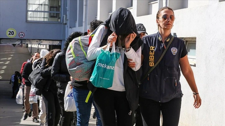 Dolandırıcılık şebekesi, hesap sahiplerini asgari ücretle maaşa bağlamış