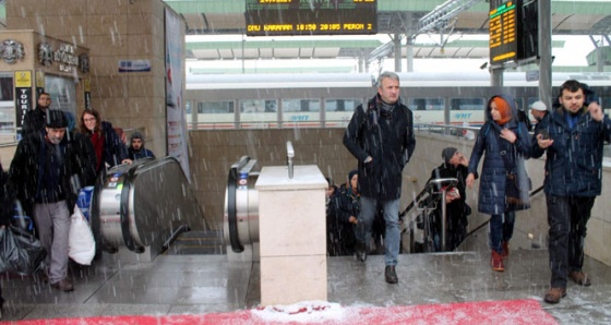 Donan makas hızlı tren seferini aksattı