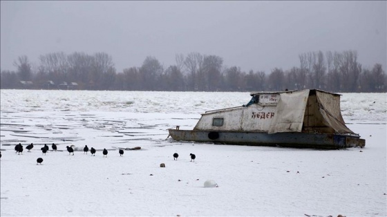 Donan Tuna nehri, buzlardan temizleniyor