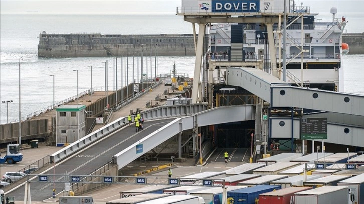 Dover Limanı'ndaki yoğunluk nedeniyle yolculara erken gelmeleri çağrısı yapıldı