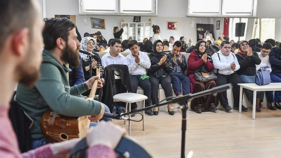 -Down sendromlular anneleriyle sahneye hazırlanıyor