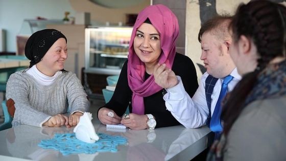 Down sendromluların 'Zeynep ablası'