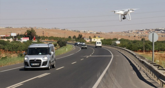 Drone ile trafik uygulaması! 10 dakikada 7 araç hatalı sollama yaptı