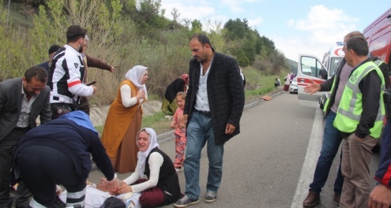 Düğünden dönen aile kaza yaptı: 1 ölü, 6 yaralı