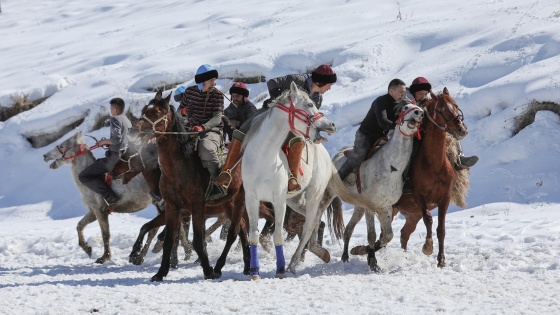 'Dünya Göçebe Oyunları'na karda hazırlanıyorlar