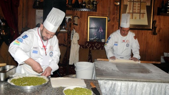 Dünyanın en büyük baklavasını nasıl yaptıklarını anlattılar