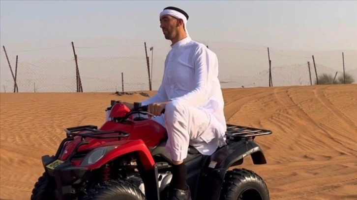 'Dünyanın en uzun adamı' Sultan, Dubai'de ATV ile çöl safarisi yaptı