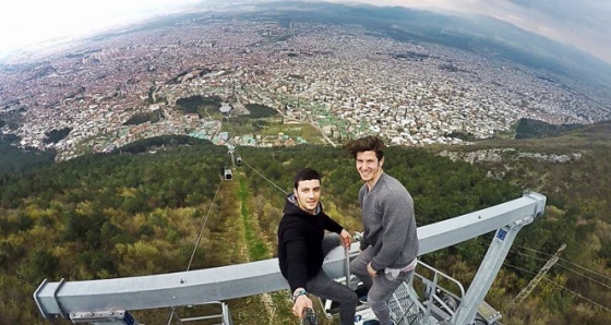 Dünyanın en uzun teleferiğinde tehlikeli selfie